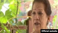 Карачиде белгисиз адамдардын огунан набыт кеткен саясатчы Зохра Шахид Хусейн. 