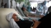 آرشیف، بیماران مبتلا به ویروس کرونا در شفاخانه افغان جاپان در شهر کابل.