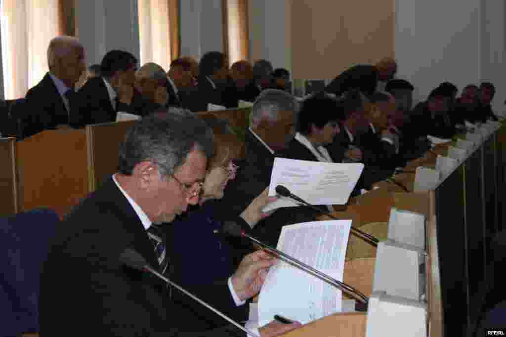 Он сӯи девори парлумон #87