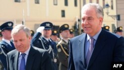 Glavni tajnik NATO-a Jaap de Hoop Scheffer i hrvatski premijer Ivo Sanader u Zagrebu 