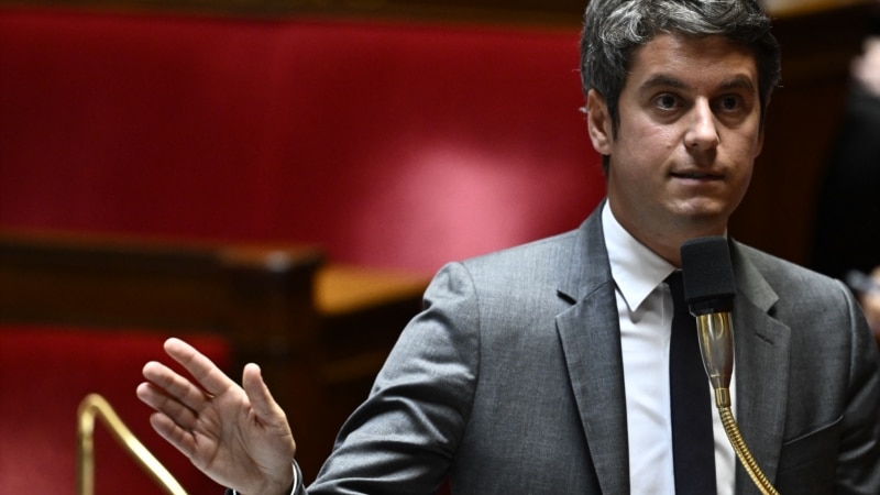 Премьер Франции пока останется на посту, несмотря на итоги выборов