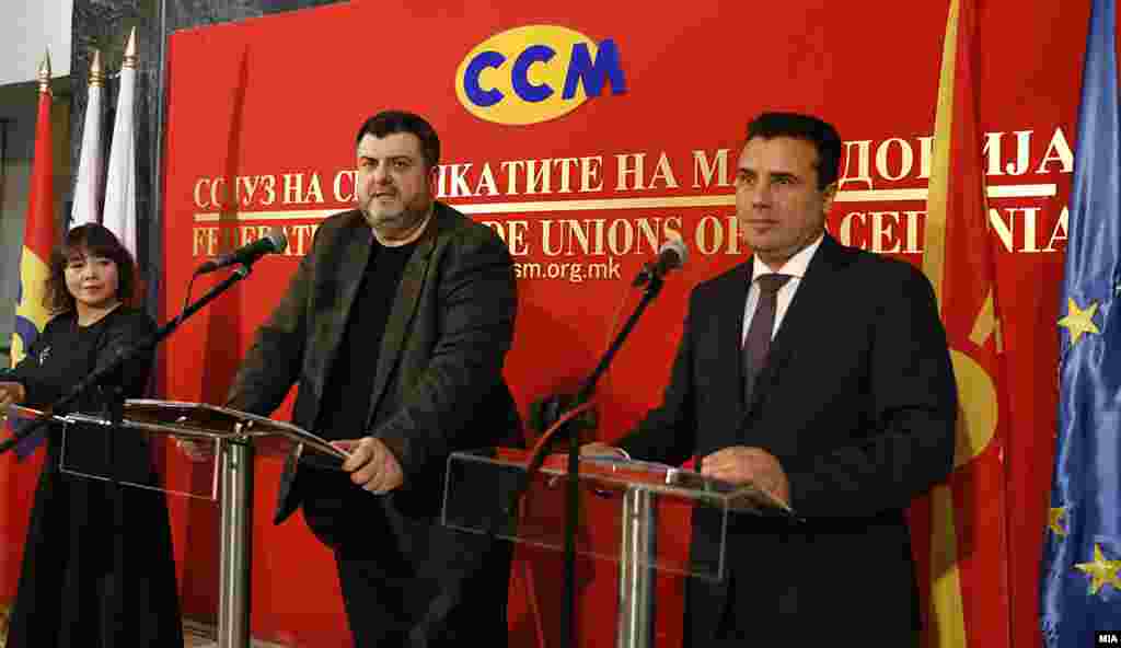 СЕВЕРНА МАКЕДОНИЈА - Директна парична помош за работниците и компаните во најпогодените сектори, договорот на определено време да не биде подолг од една година и породилното отсуство да трае 12 месеци, се дел од барањата кои денеска Сојузот на синдикати на Македонија (ССМ) ги побара од Владата. Премиерот Зоран Заев вети дека ќе бидат прифатени оние барања кои реално во моментот може да се реализираат.
