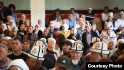 Ош облусу, Ноокат районунун Кеңеш айыл аймагынын тургундары менен жолугушту.