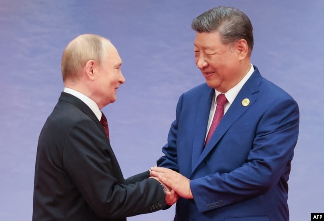 Presidenti rus, Vladimir Putin, dhe presidenti kinez, Xi Jinping, në Tianjin, Kinë, më 31 gusht.