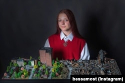 Єсенія Сердюк та її мініатюра