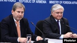 Armenia - Foreign Minister Edward Nalbandian (R) and EU Commissioner for European Neighbourhood Policy and Enlargement Johannes Hahn give a joint press conference in Yerevan, 18Mar2015.