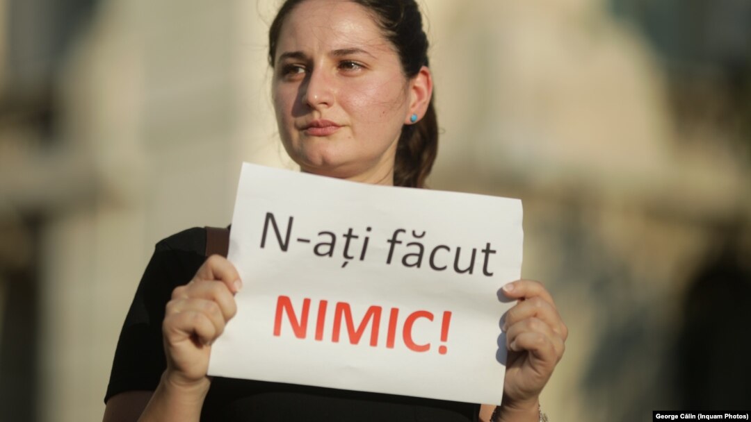 Imagine din timpul unui protest în memoria Alexandrei, adolescenta dispărută, care ar fi ucisă de Gheorghe Dincă