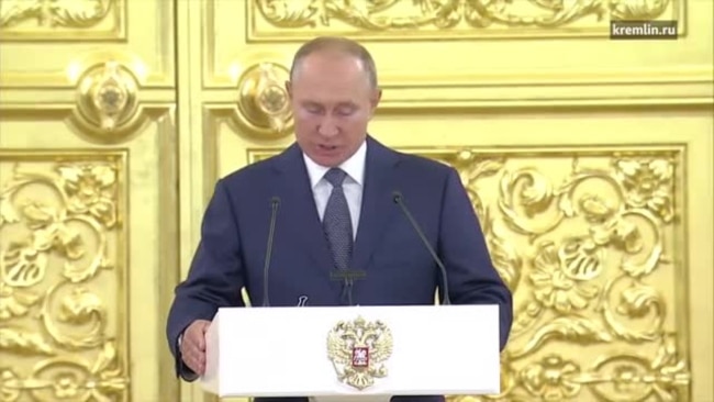 Путин на встрече с сенаторами Путин на встрече с сенаторами