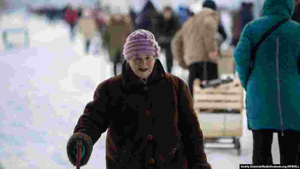 The majority of those making the crossing are retirees from separatist-held territory coming to collect their pensions from Ukraine&#39;s central government.