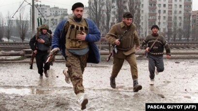 Ресей колхозшы әйелдері жалаңаш шомылады (бейне қараңыз) Ресей колхозшы әйелдері жалаңаш шомылады (бейне қараңыз)