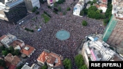 Pogled iz drona na studentski protest na Slaviji, 23. maj 2026.