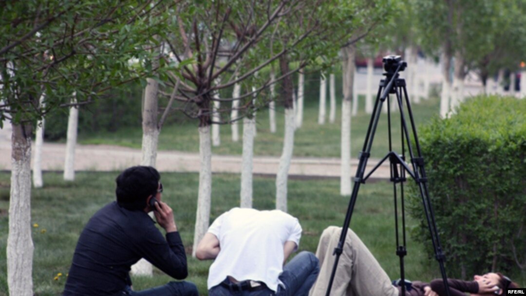 Жалаңаш және табиғи қыздар