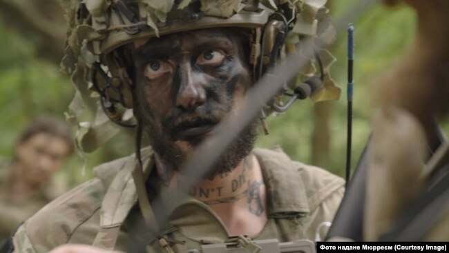 «У моєму житті і так достатньо того, що мене напружує, тому хвилюватися про все погане – це вже занадто. Я добре навчився справлятися з цим після того, як побував в Афганістані» – Мюррей