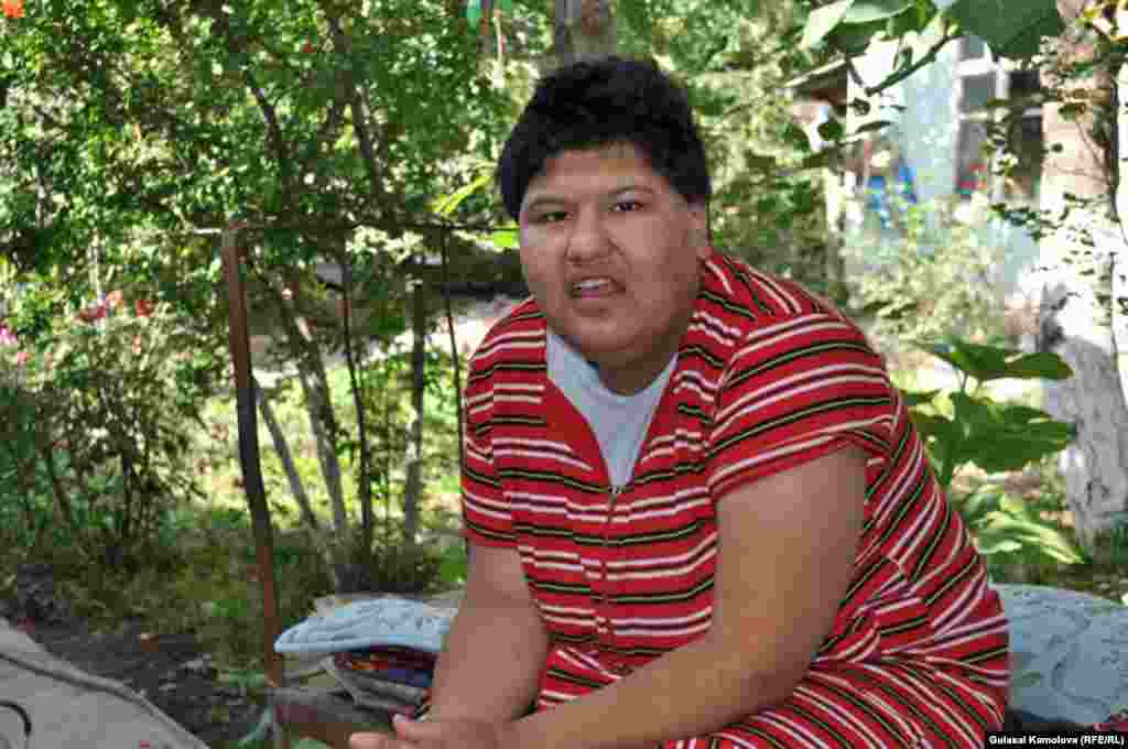 Менинг исмим Наргиза. Ўтган йил июн воқеаларида бизнинг уйимизни ҳам ëқиб юборишди. 