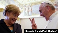Меркел Рим папасы белән очрашуда, 2013 ел