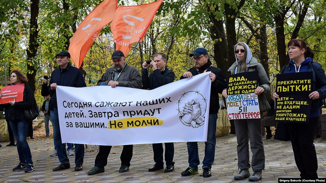 Активисты в Ростове-на-Дону вышли поддержать политзаключённых. 28 октября 2018