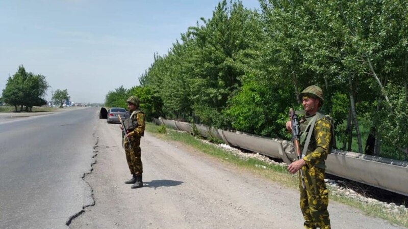Погранслужба КР заявила, что таджикская сторона продолжает стягивать военную технику к границе 