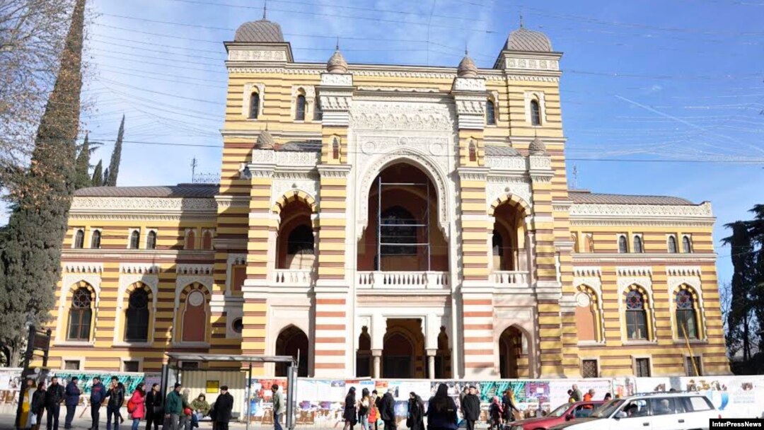 Часть солистов Тбилисского театра оперы и балет требуют отставки художественного руководителя театра Георгия Жордания