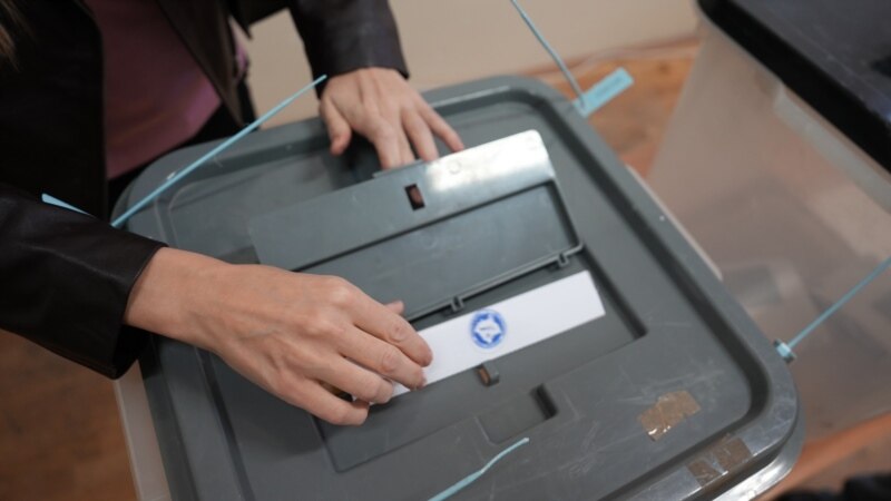 V Kosovu se je začelo glasovanje po pošti za drugi krog lokalnih volitev