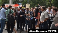 Peşedintele Traian Băsescu face baie de mulţime la Chişinău, 17 iulie 2013