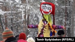Масленица майрамын белгилөөдөн бир көрүнүш. 