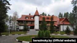 Резиденція Лукашенка на березі озера Плавна