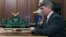 Президент РФ Владимир Путин и временно исполняющий обязанности главы Чувашской Республики Олег Николаев (слева направо) во время встречи в Кремле. 2020 год 