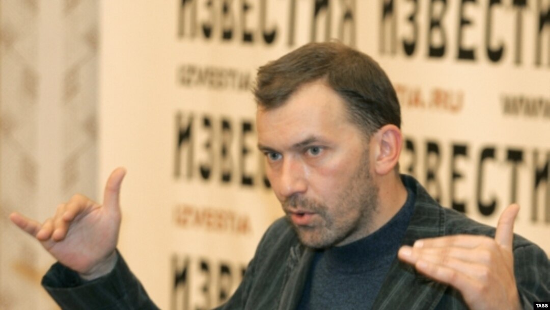 Лидер "Штаба защиты русских школ" Александр Казаков на пресс-конференции