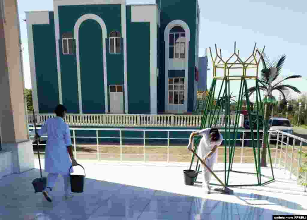 Lukmanlar keselhananyň öňüni arassalaýarlar