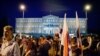 Гръцки граждани често излизат на протести срещу строгата бюджетна дисциплина. Благодарение на нея обаче Гърция бавно се възстановява от кризата.