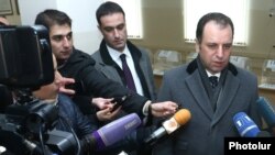 Armenia - Defense Minister Vigen Sargsian speaks to journalists in Yerevan, 8Jan2017.