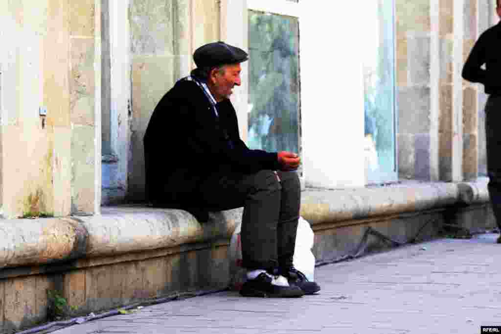 Milyonçu şəhərin yoxsulları #13