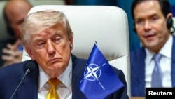 Прэзыдэнт ЗША Дональд Трамп і дзяржсакратар ЗША Марка Рубіё (справа) падчас саміту NATO ў Анкары, 8 ліпеня 2026 году