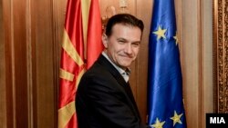 Министерот Роберт Поповски