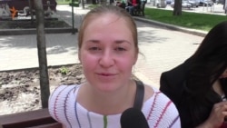 Киевляне поздравили Надежду Савченко с Днем рождения (опрос)