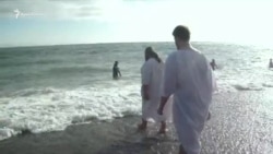 Как в Ялте на Крещение в море окунались (видео)