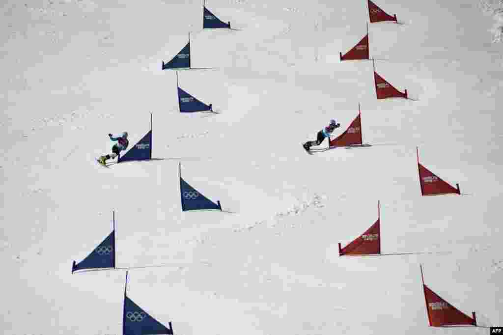 Germany&#39;s Selina Joerg (right) and Germany&#39;s Anke Karstens compete in the women&#39;s snowboard parallel slalom. (AFP/Franck Fife)