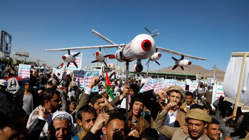 حوثی‌ها می‌گویند آمریکا و بریتانیا ۶ بار فرودگاه حدیده در یمن را بمباران کردند