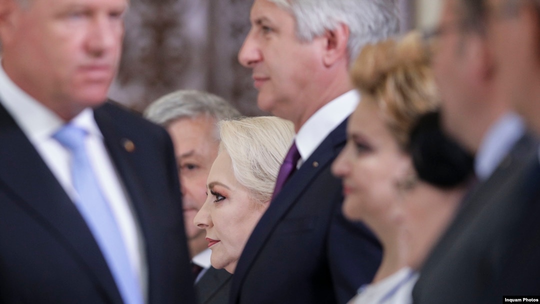 Premierul l-a amenințat în mai multe rânduri pe președinte cu plângeri penale. Ultimul motiv de dispută îl reprezintă numirea miniștrilor interimari. 