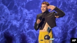 Олли Александер