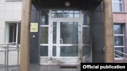 Уваход у жодзінскую пракуратуру 8 кастрычніка 2020 году. Фота Сьледчага камітэту