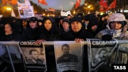 Участники акции протеста политических заключенных. Москва, 30 октября 2012 года. 
