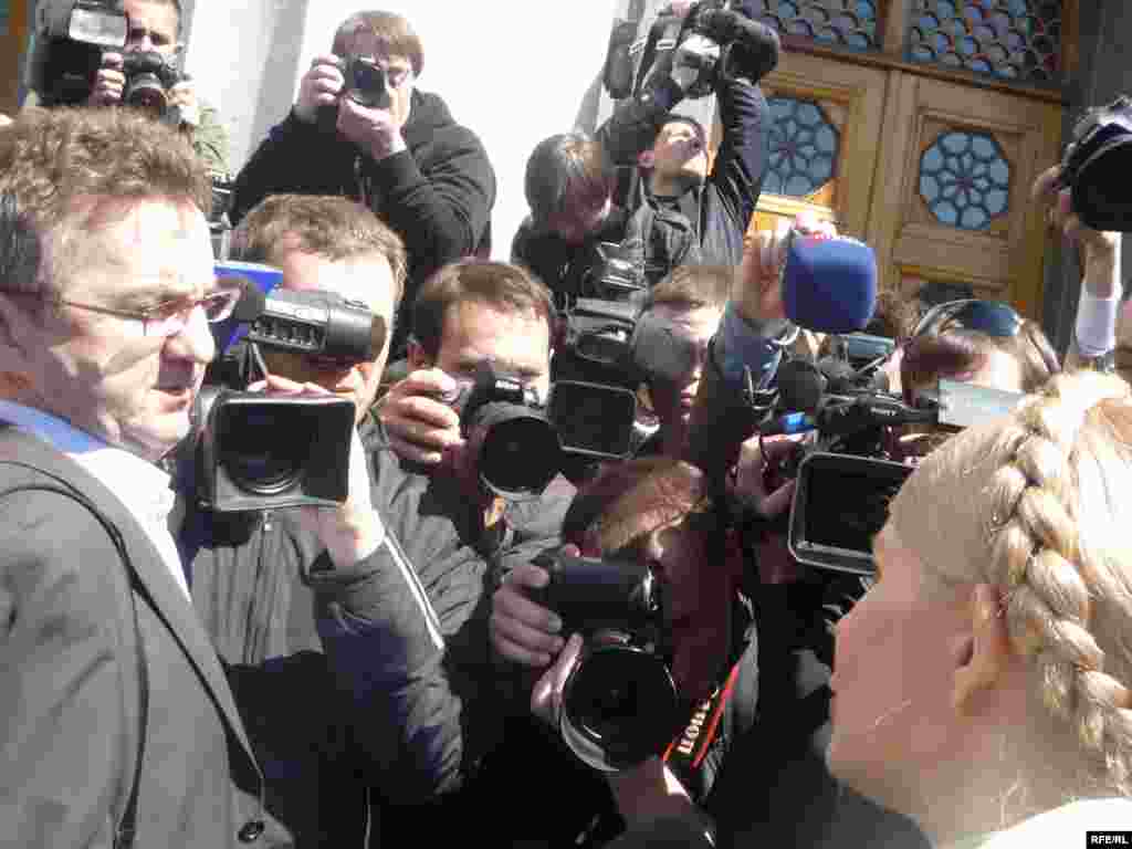 Ukraine - protests near the parliament building in Kyiv, 27Apr2010