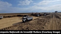 Pe tronsonul Chiribiş-Biharia, care are o lungime de 28,5 km, lucrările au avansat rapid în doar două luni. Ar putea fi gata până la final de 2026, mai repede decât termenul din contract.