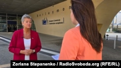 Єврокомісарка з внутрішніх справ Ілва Йоганссон під час інтерв'ю кореспондентці Радіо Свобода Зоряні Степаненкоі, Брюссель, 18 вересня 2024 р.