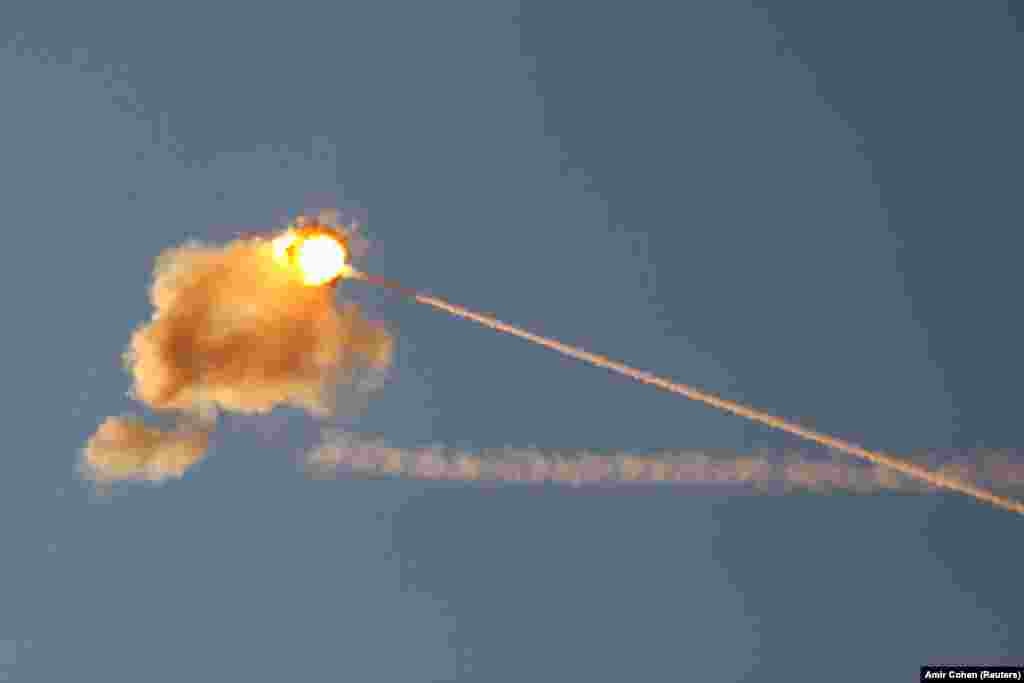 Вибух у повітрі, коли ізраїльська протиракетна система &laquo;Залізний купол&raquo; перехоплює ракету, запущену зі Смуги Гази 17 травня 2021 року