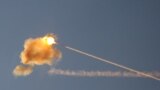 Sistemul israelian de apărare „Domul de fier” interceptează o rachetă trasă din Fâșia Gaza, 17 mai 2021.