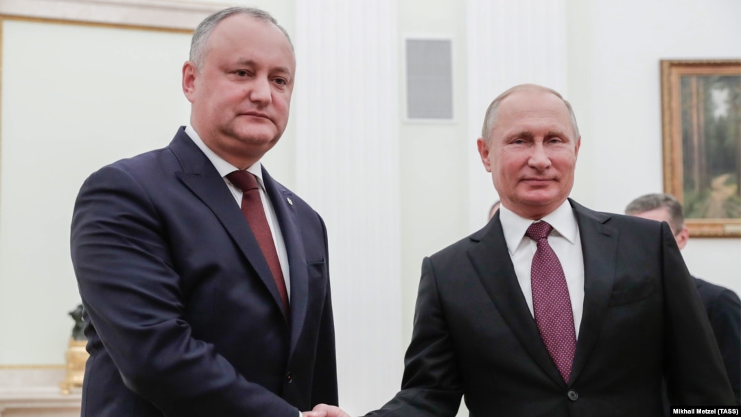 Россия. Москва. Президент Молдавии Игорь Додон и президент РФ Владимир Путин (слева направо) во время встречи в Кремле. Михаил Метцель/ТАСС
