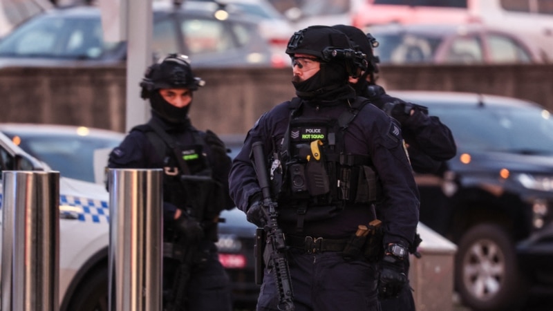 در تیراندازی در شهر سیدنی استرالیا، دست‌کم ۹ نفر کشته شدند