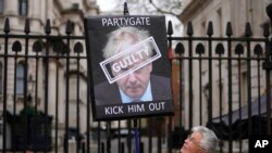 بوریس جانسون ۵۹ ساله اولین نخست‌وزیر در تاریخ بریتانیا است که به دروغگویی به مجلس عوام متهم شده است